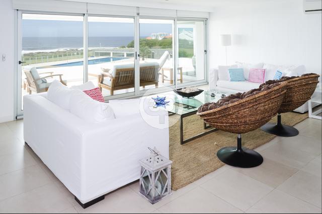 Apartamento frente al mar en La Barra Montoya. Punta For Sale 1298911