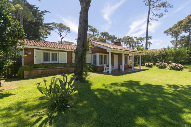 Casa de 3 dormitorios más depe en Punta Del Este Playa Mansa. Punta For Sale 1282199