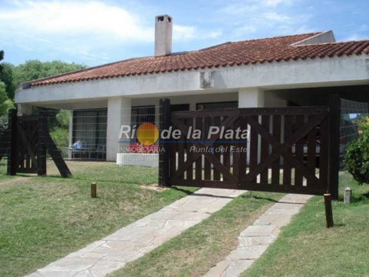 Casa en Punta Del Este. Punta For Sale 1344371